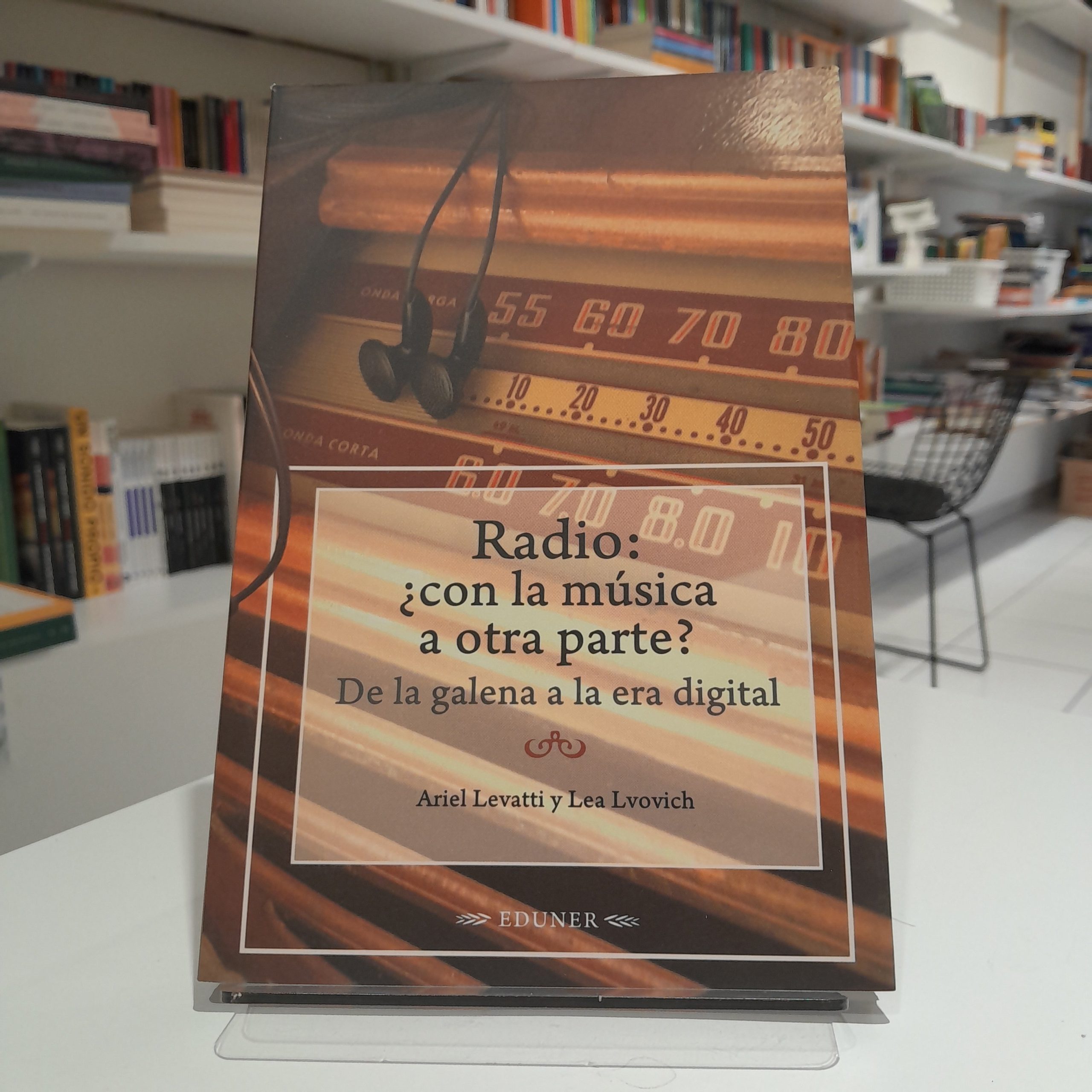Radio: ¿con la Musica a otra parte? Ariel Levatti y Lea Lvovich.