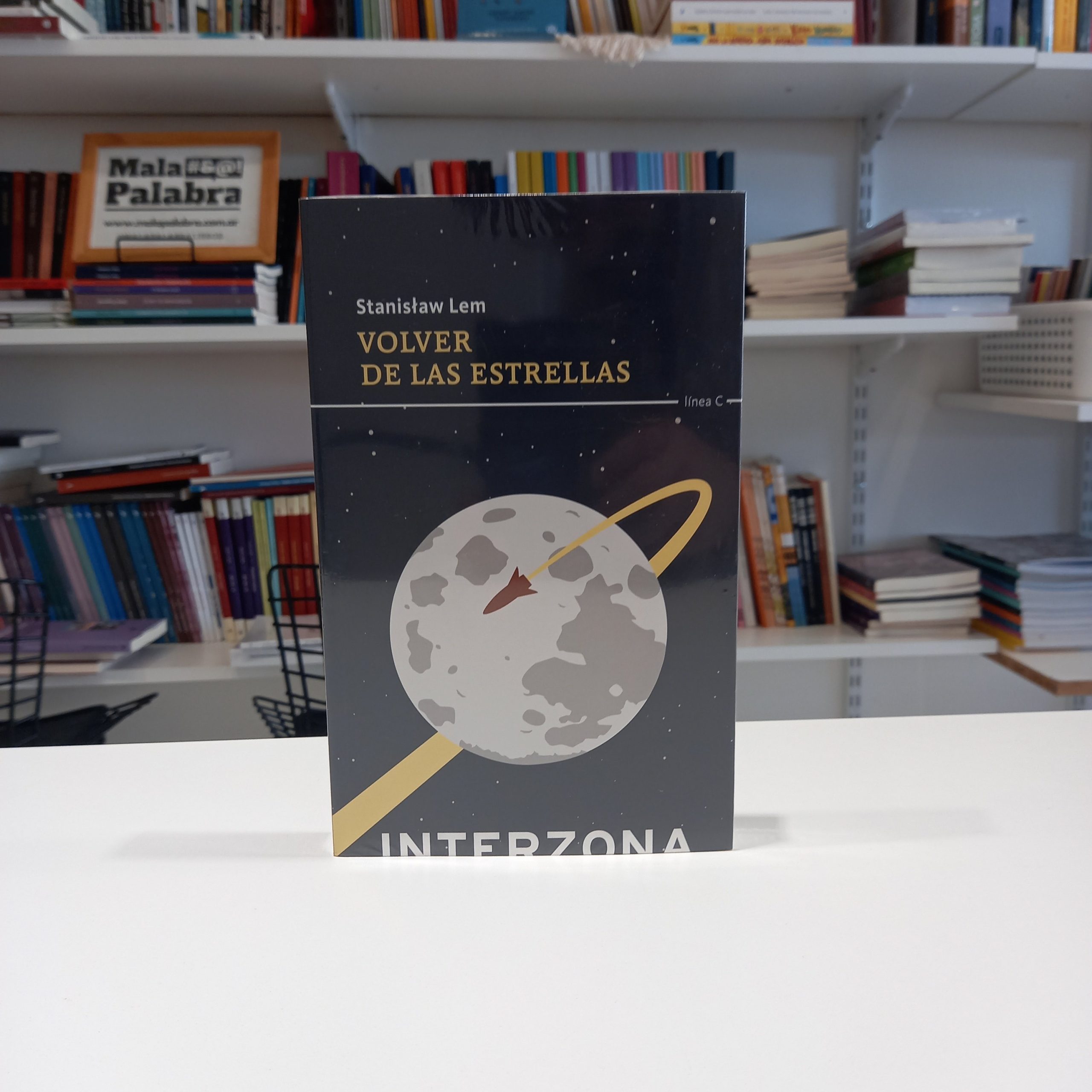 Volver de las estrellas.
Stanislaw Lem