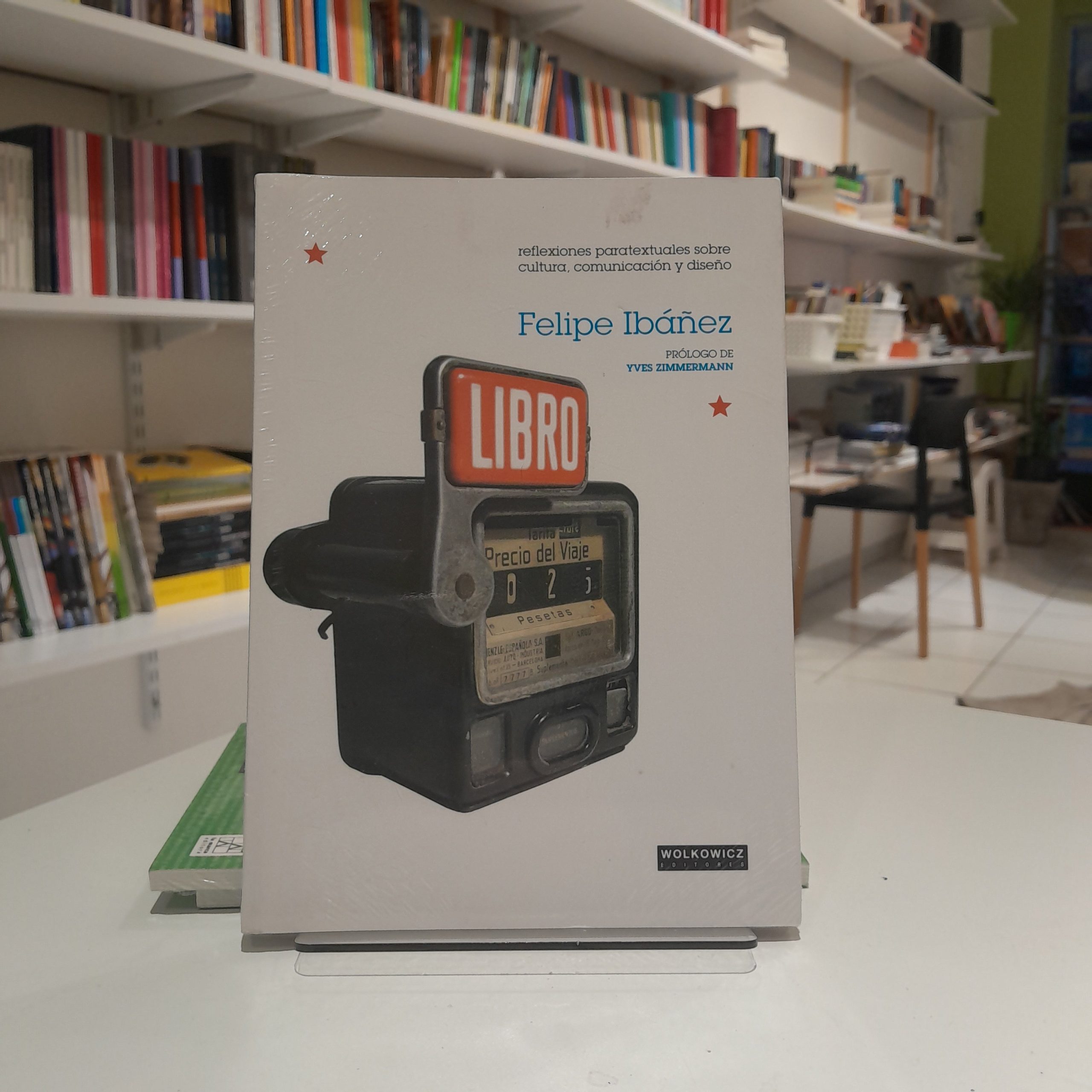 Libro. Reflexiones paratextuales sobre cultura, comunicación y diseño.
Felipe Ibañez