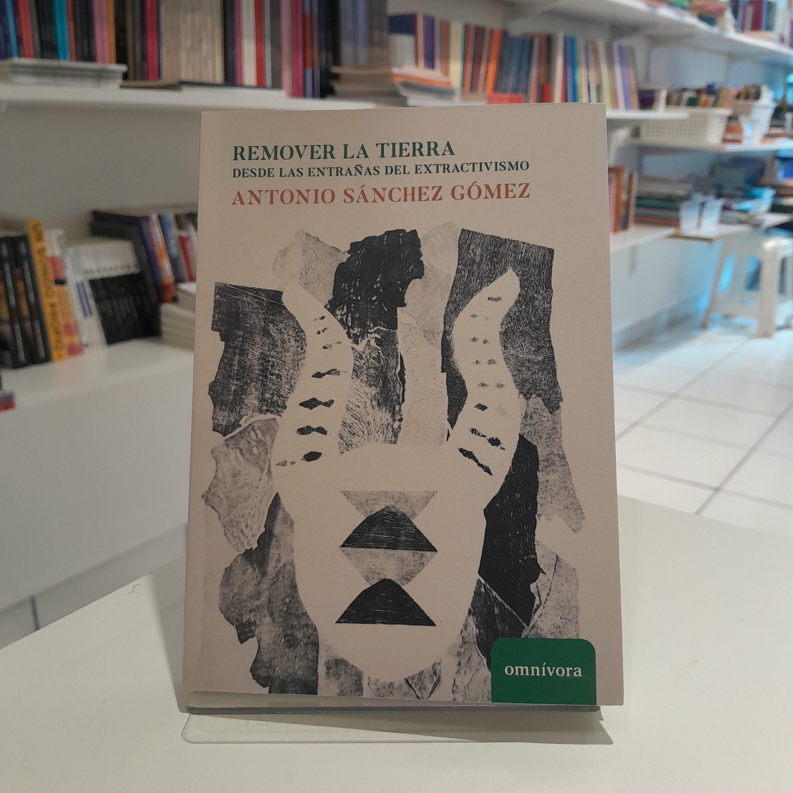 Remover la tierra desde las entrañas del extractivismo
Antonio Sánchez Gómez